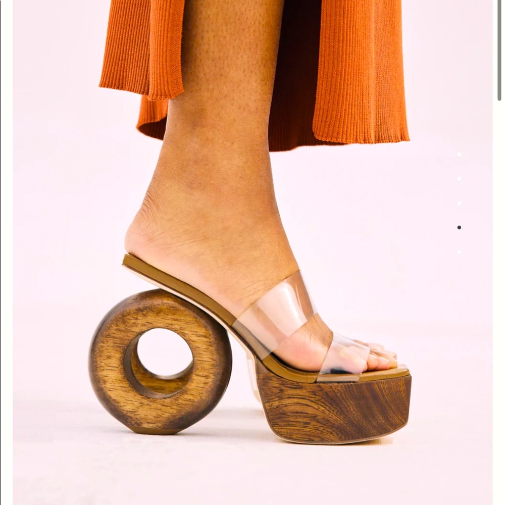 The Showstopper - Cult Gaia Remi Platform Sz40 - the it shoe of the summer w/box